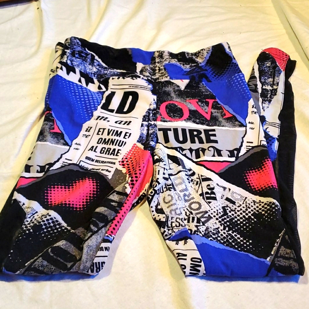 NO BOUNDARIES  SUPER soft leggings SIZE S *NWT*